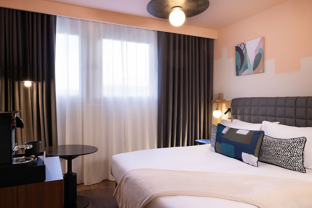 Eiffel, Double Bed