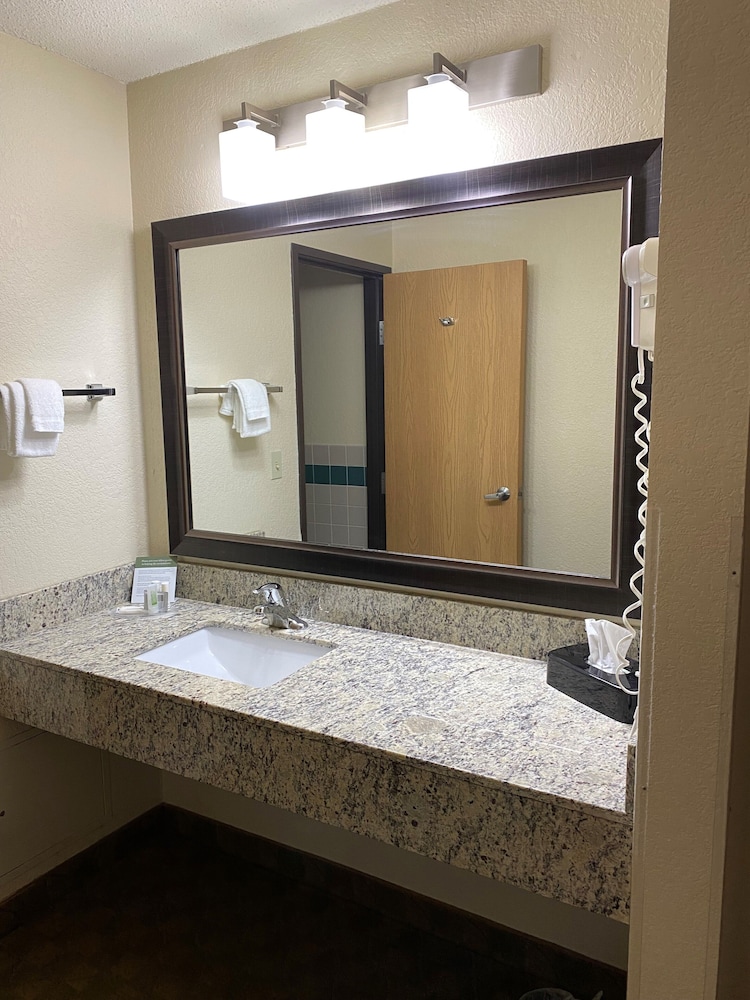 AmericInn by Wyndham Ames 7/49