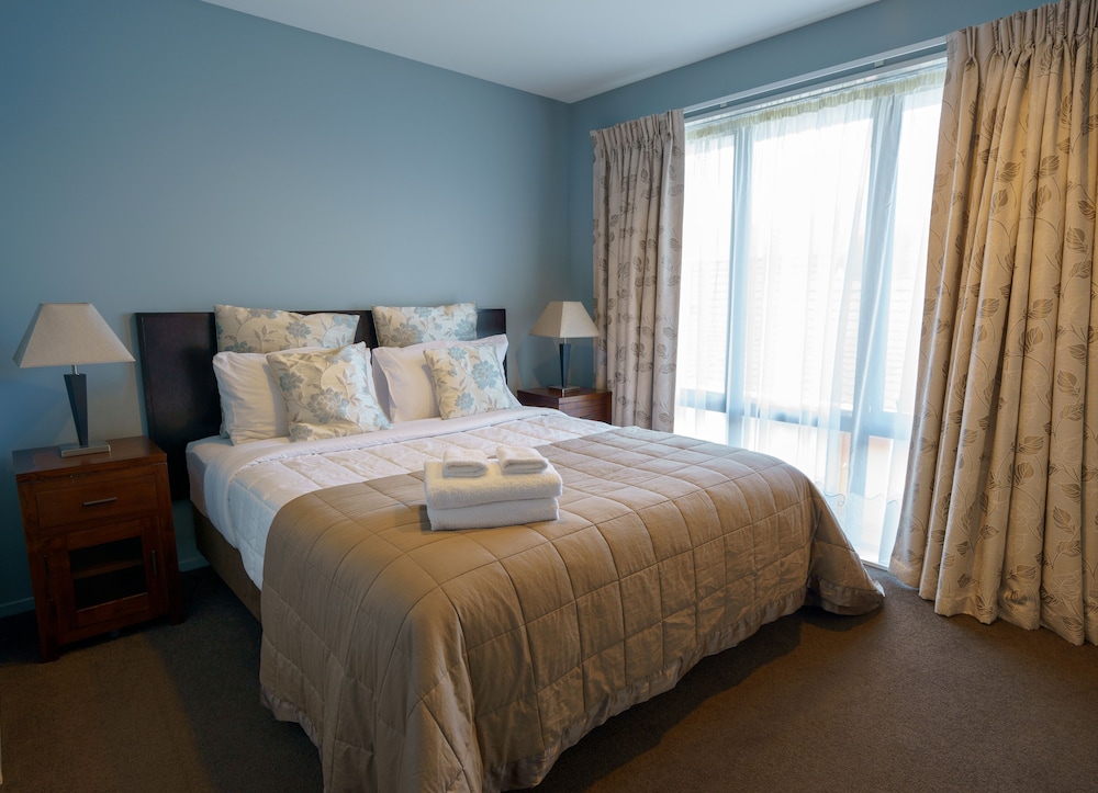 2 BEDROOMS, DELUXE, APARTMENT