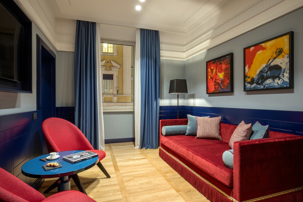 The Independent Hotel 42/62