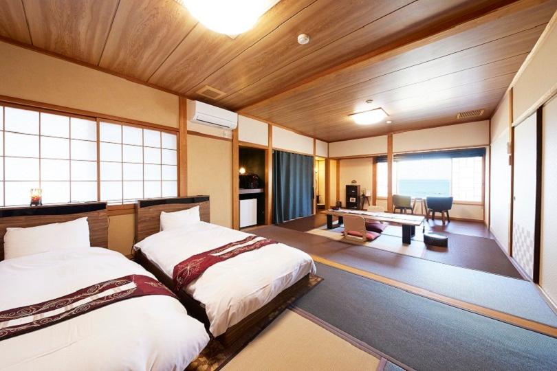 Japanese, Modern, Valley, Twin Beds, Ocean View