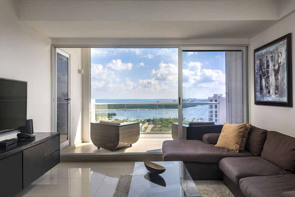 Suites Malecon Cancun 38/70