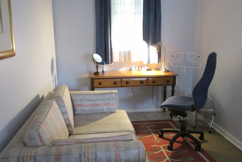 Acacia House Executive Suite 4/16
