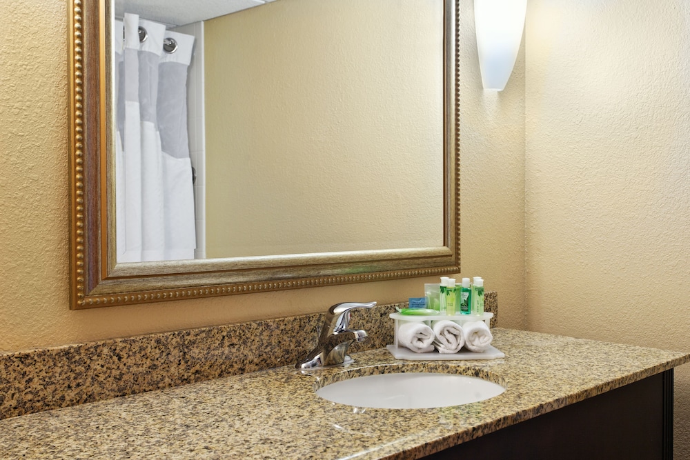Holiday Inn Express Hotel and Suites Knoxville-North-I-75 Exit 112 17/61
