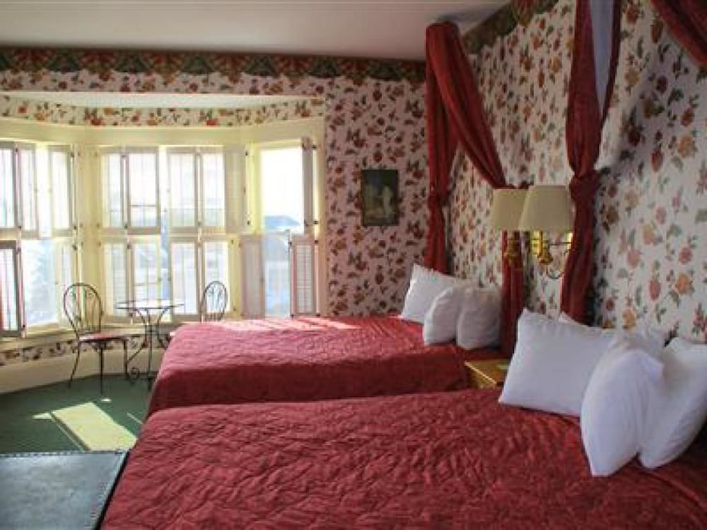 Inn on Mackinac 16/50