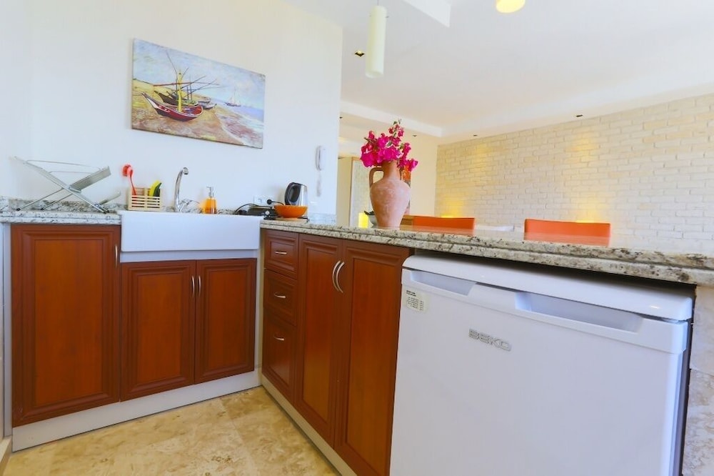 Saylam Suites 10/66