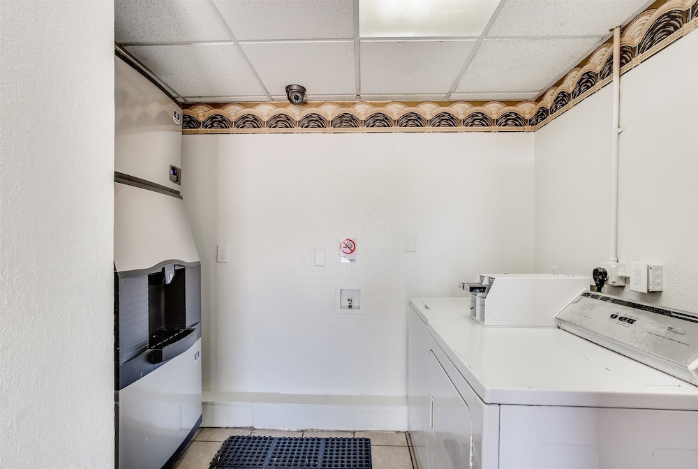 Motel6 El Paso, TX - West 30/66