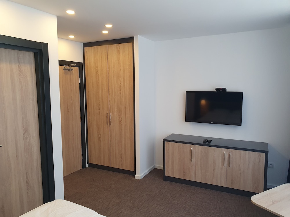 Premium Crown Suites 38/47