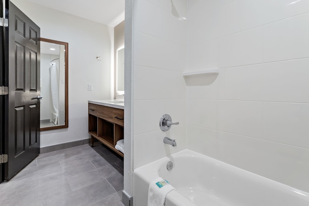 غرفة بسرير كينج، Baymont by Wyndham Beaumont 6/7