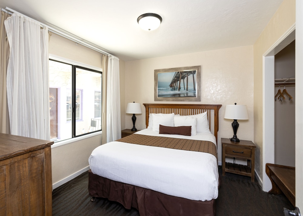 Capitola Venetian Hotel 13/60
