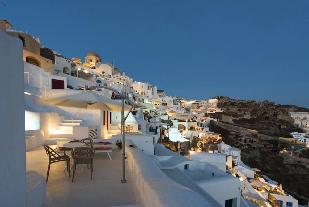 The Architect's Cave House 20/30