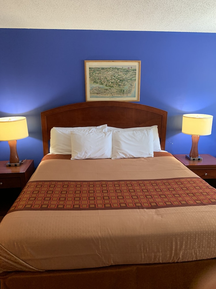 Magnuson Hotel Hampton NH 6/35