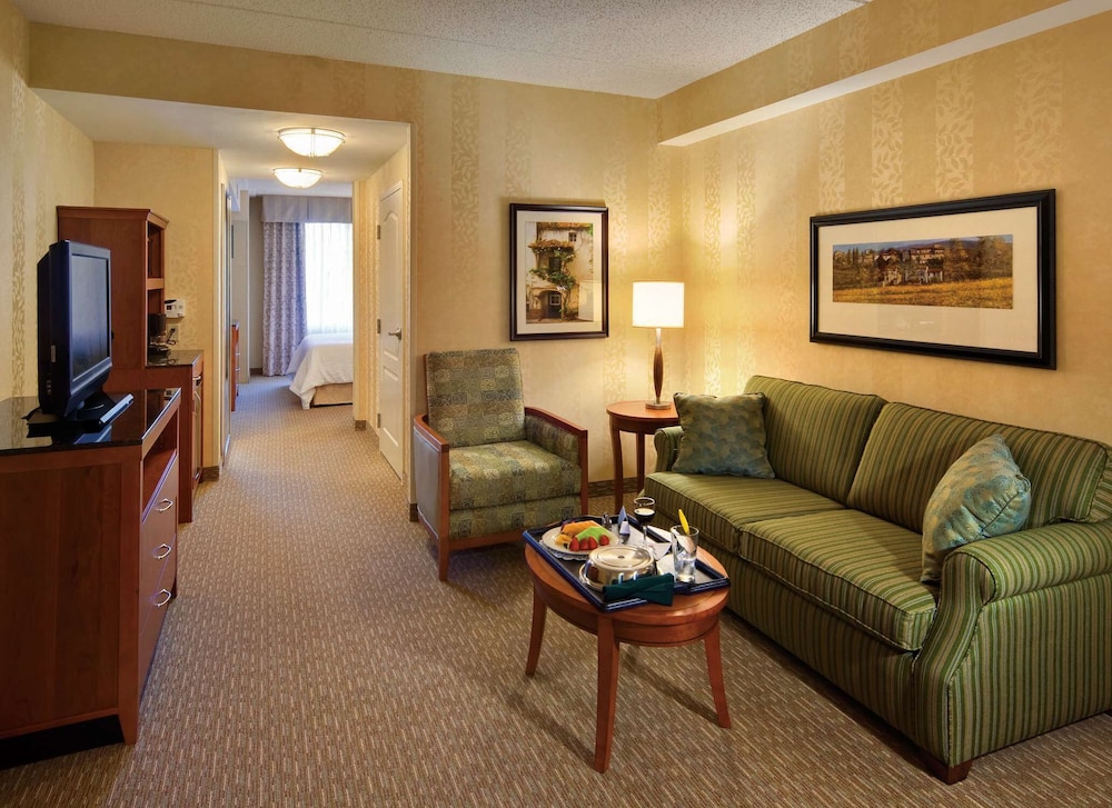 Hilton Garden Inn Lakewood 28/52