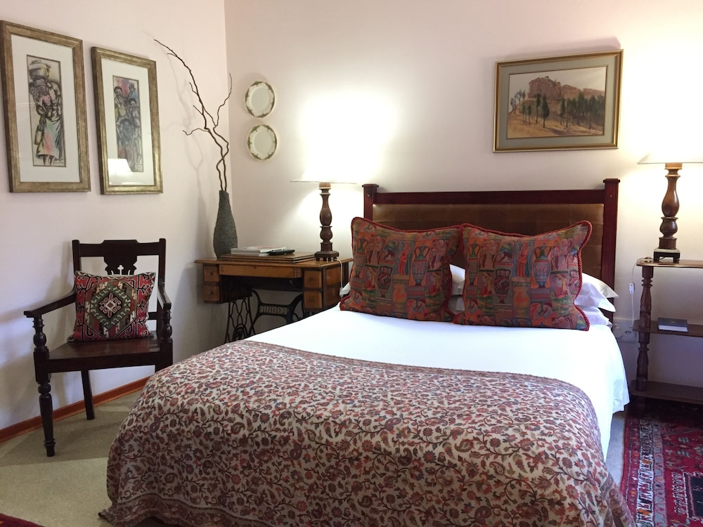 The Crown Guesthouse 7/50