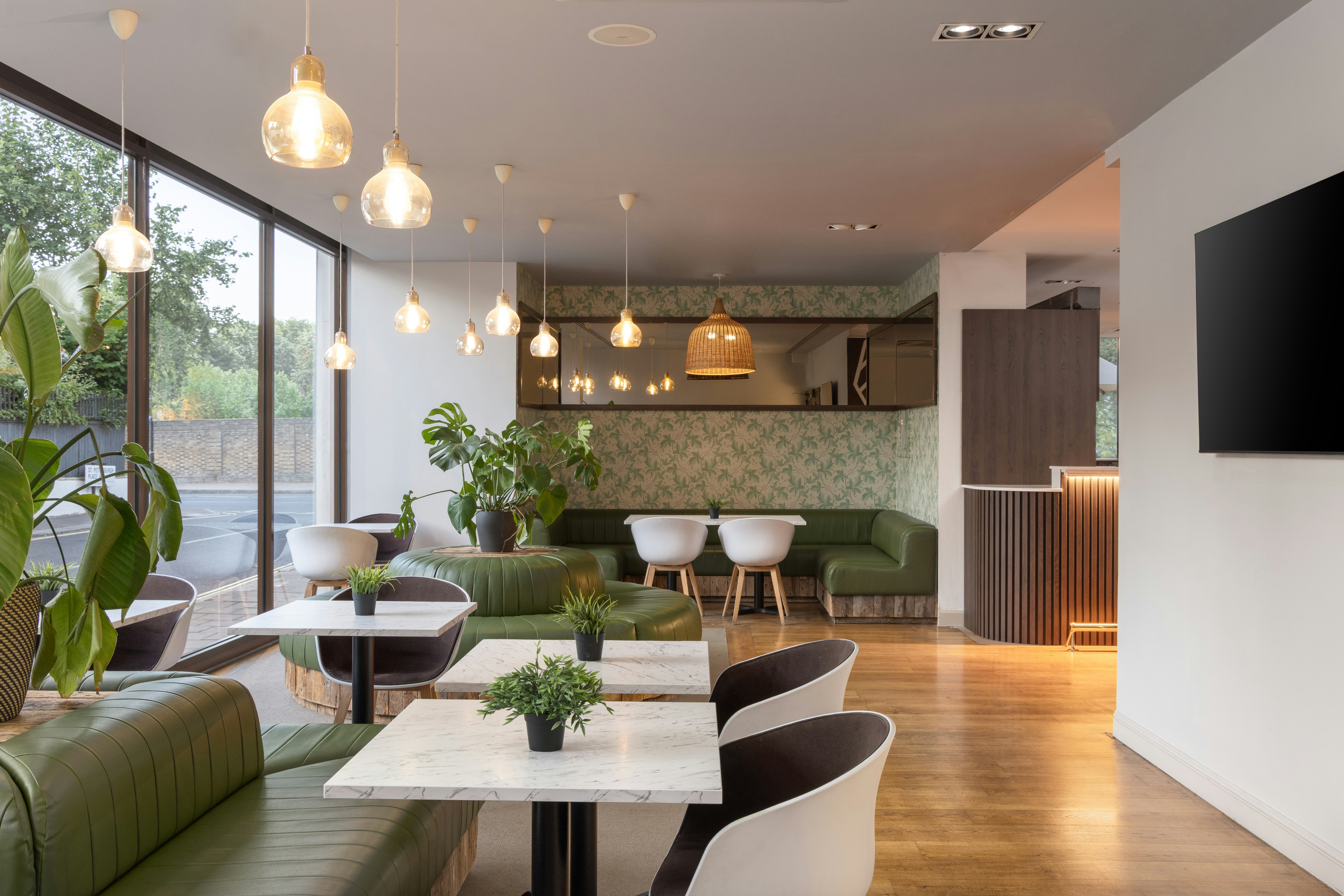 Doubletree by Hilton London - Hyde Park 24/47