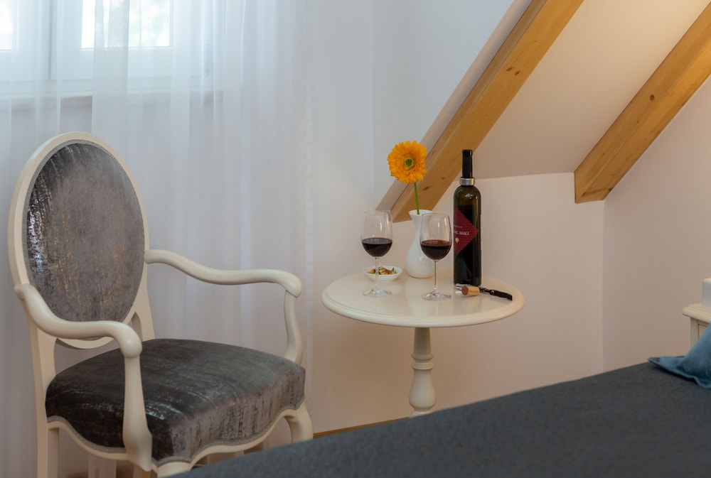 Priska Heritage Rooms 17/50