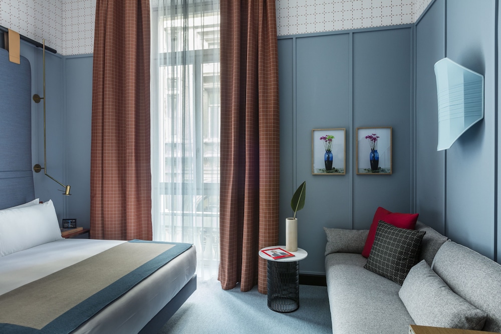 Room Mate Giulia 25/79