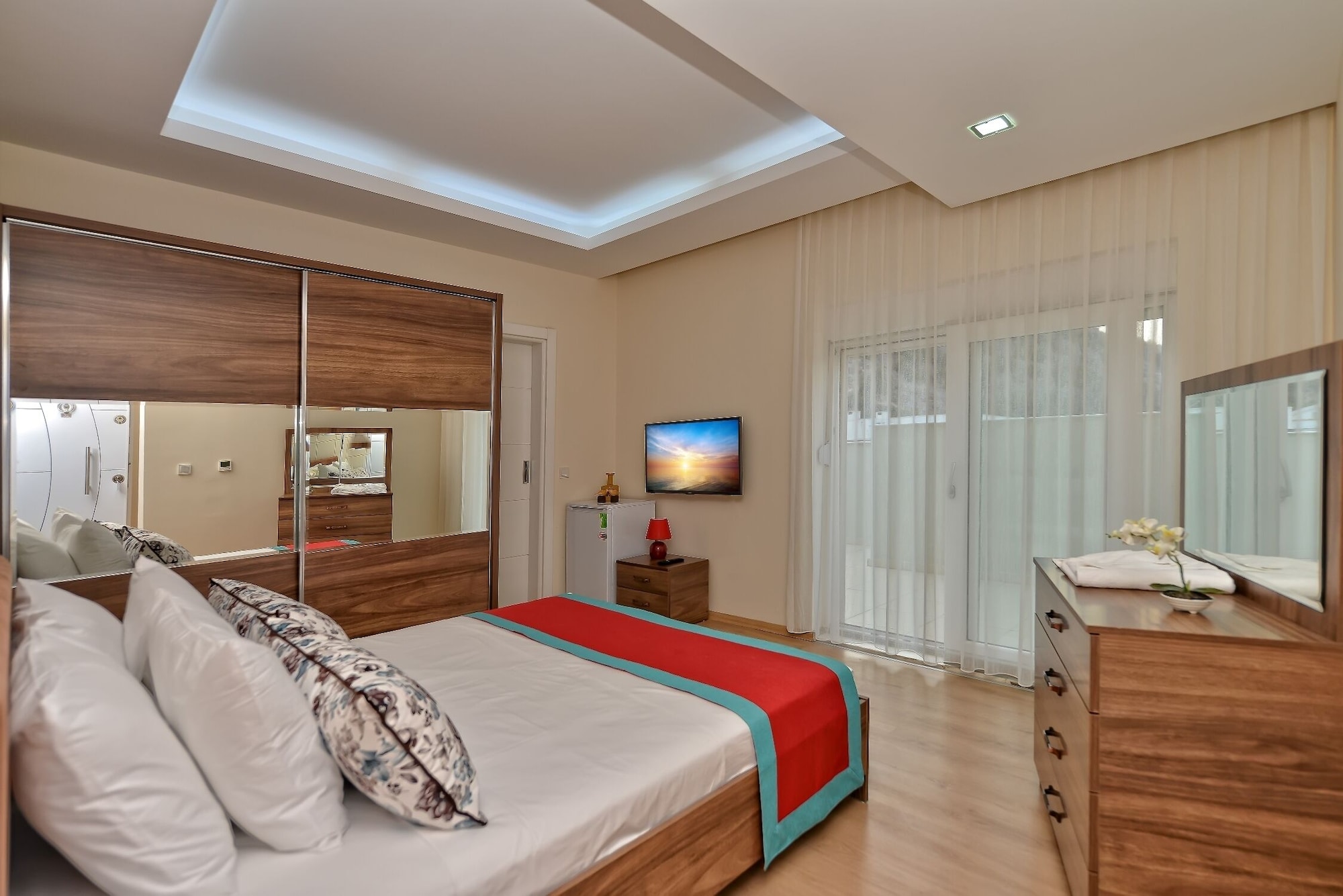 Basic, Queen Bed, Mountain Side, Terrace