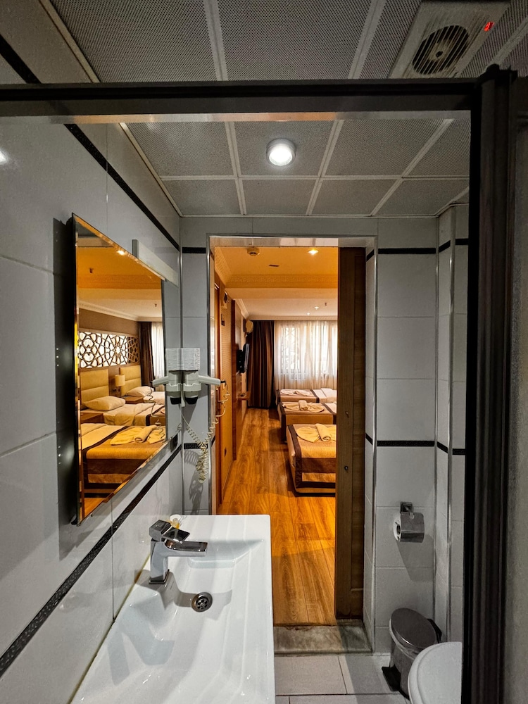 Prens Hotel 31/32