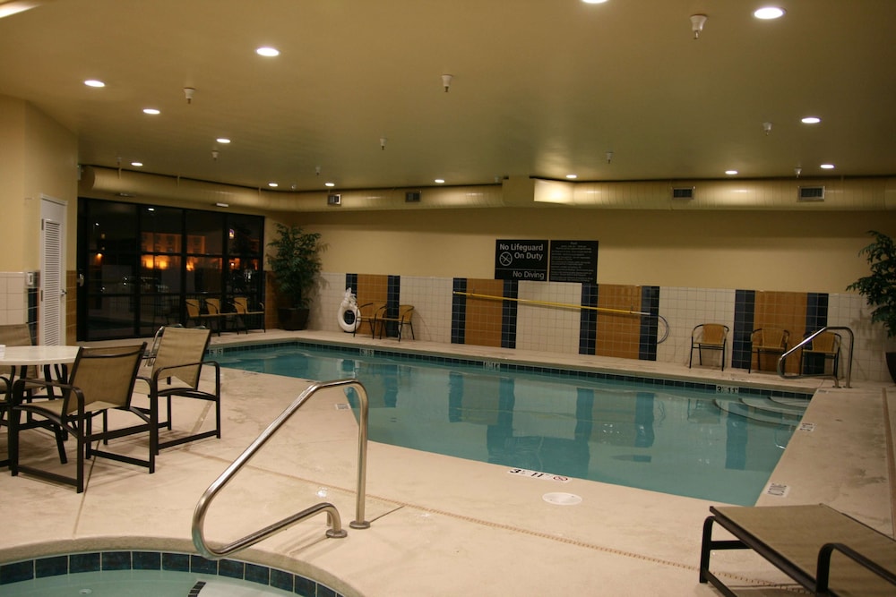 Hampton Inn Suites Pueblo North 11/42