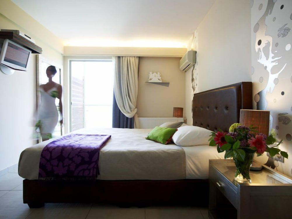 Belle Helene Hotel 11/45