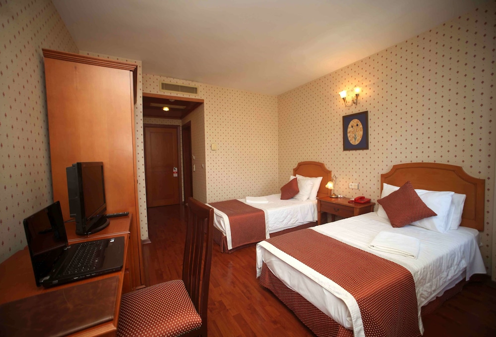 Erguvan Hotel 18/68