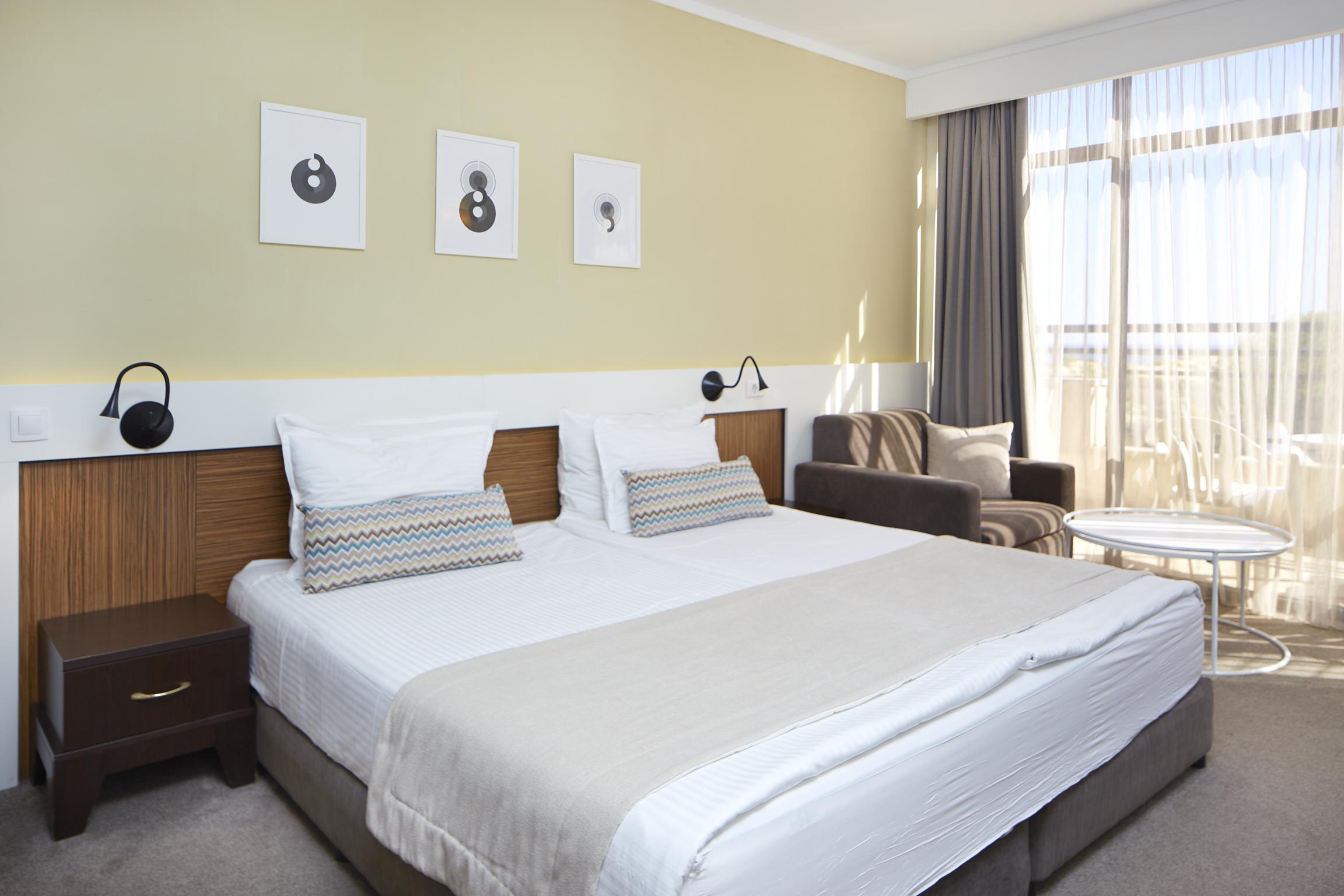 Standard, Twin Beds, Side Sea View, Balcony
