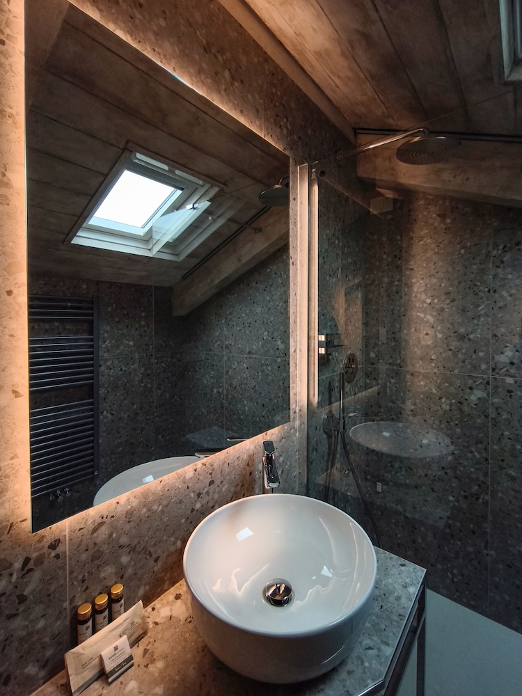DELUXE, SUITE, STAIR ACCESS ONLY, TERRACE, ANNEX