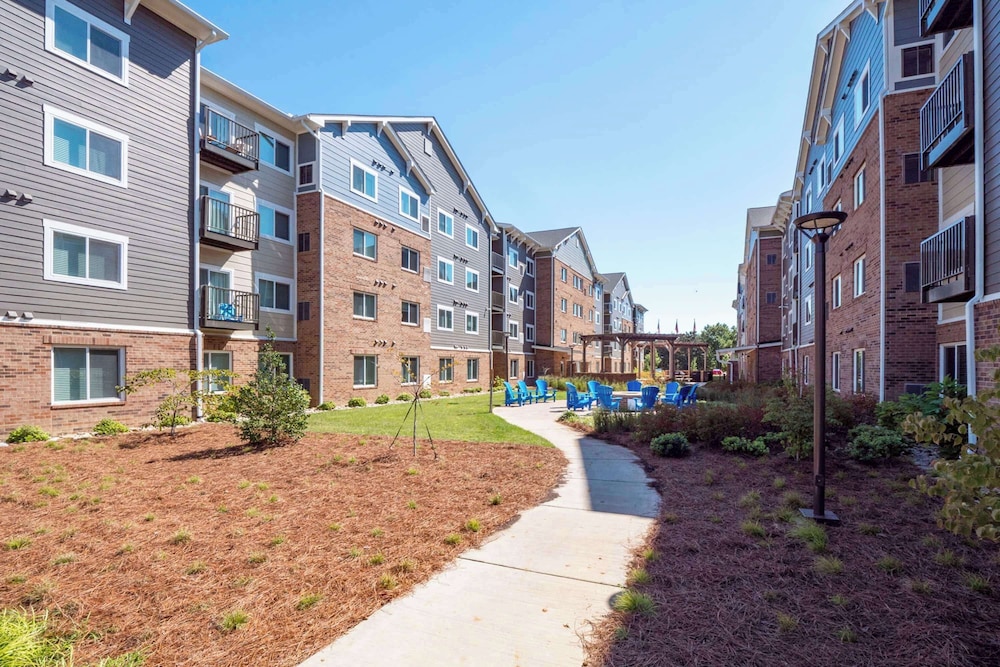 WaterWalk Extended Stay by Wyndham Charlotte - Arrowood 58/63