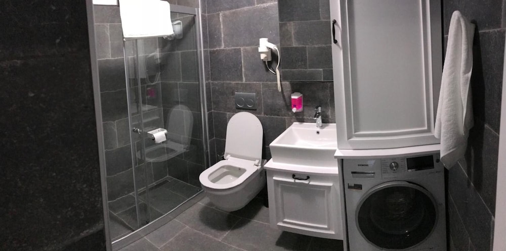 Luxx Suite 39/40