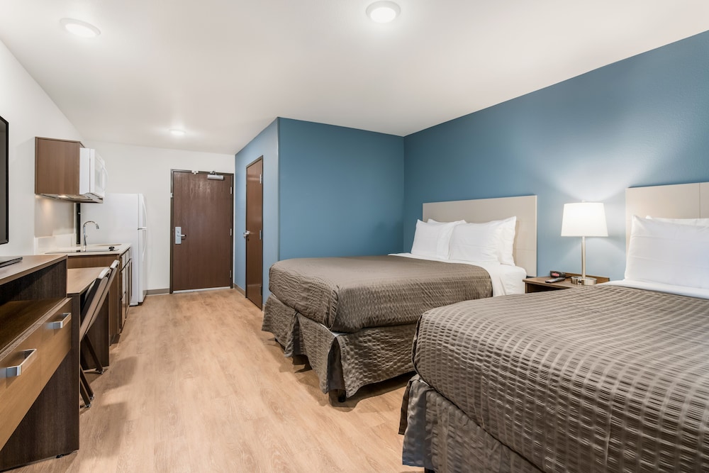 Basic, 2 Queen Beds, Bathtub, Accessible