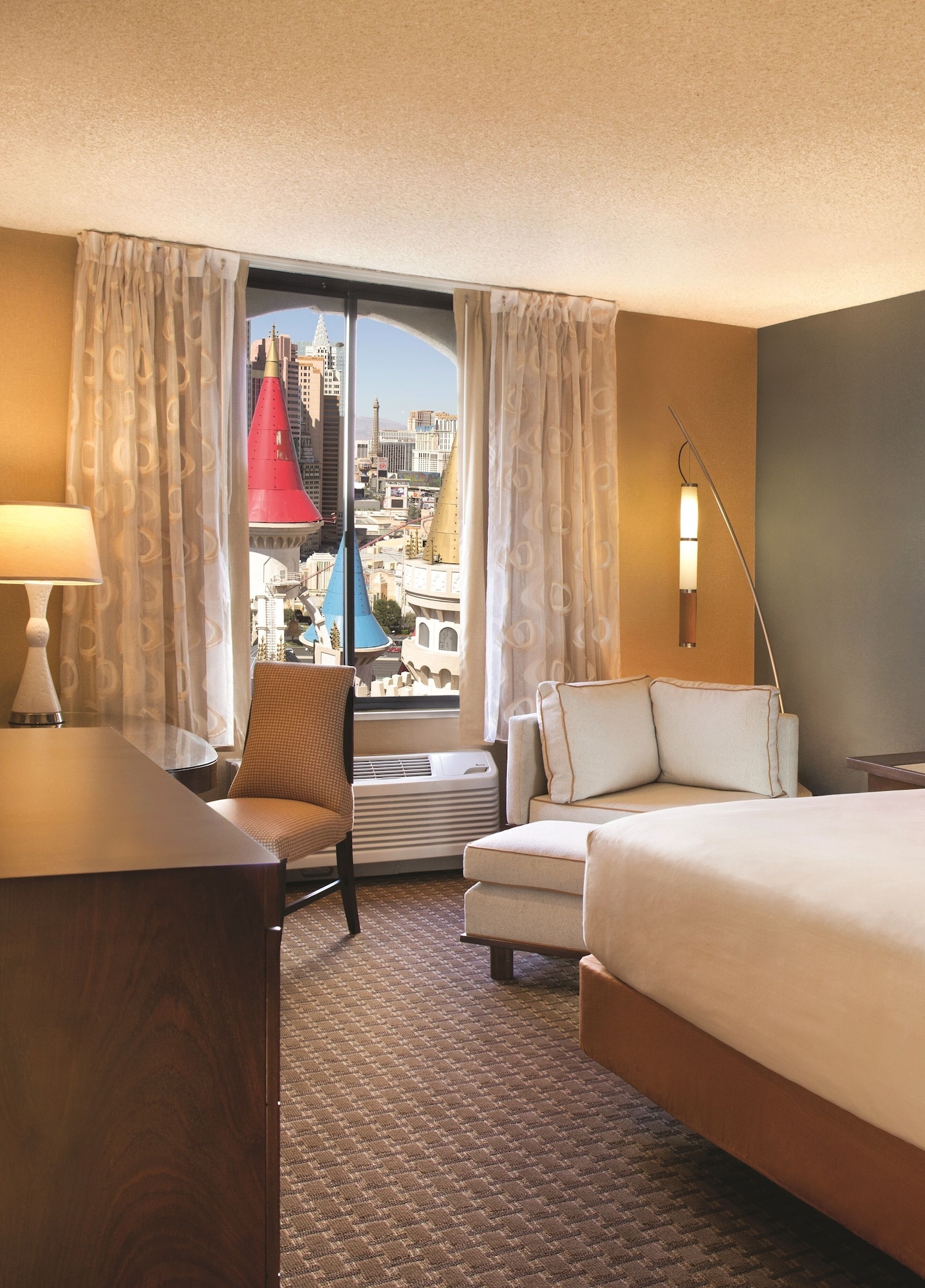 ROOM, KING BED, ROYAL TOWER