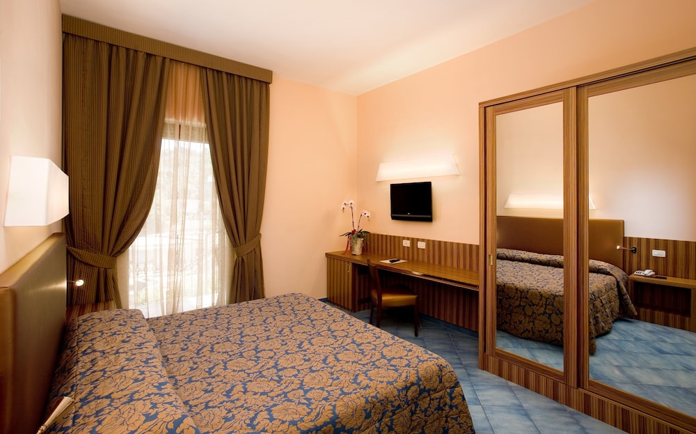 ROOM, SINGLE, DOUBLE BED