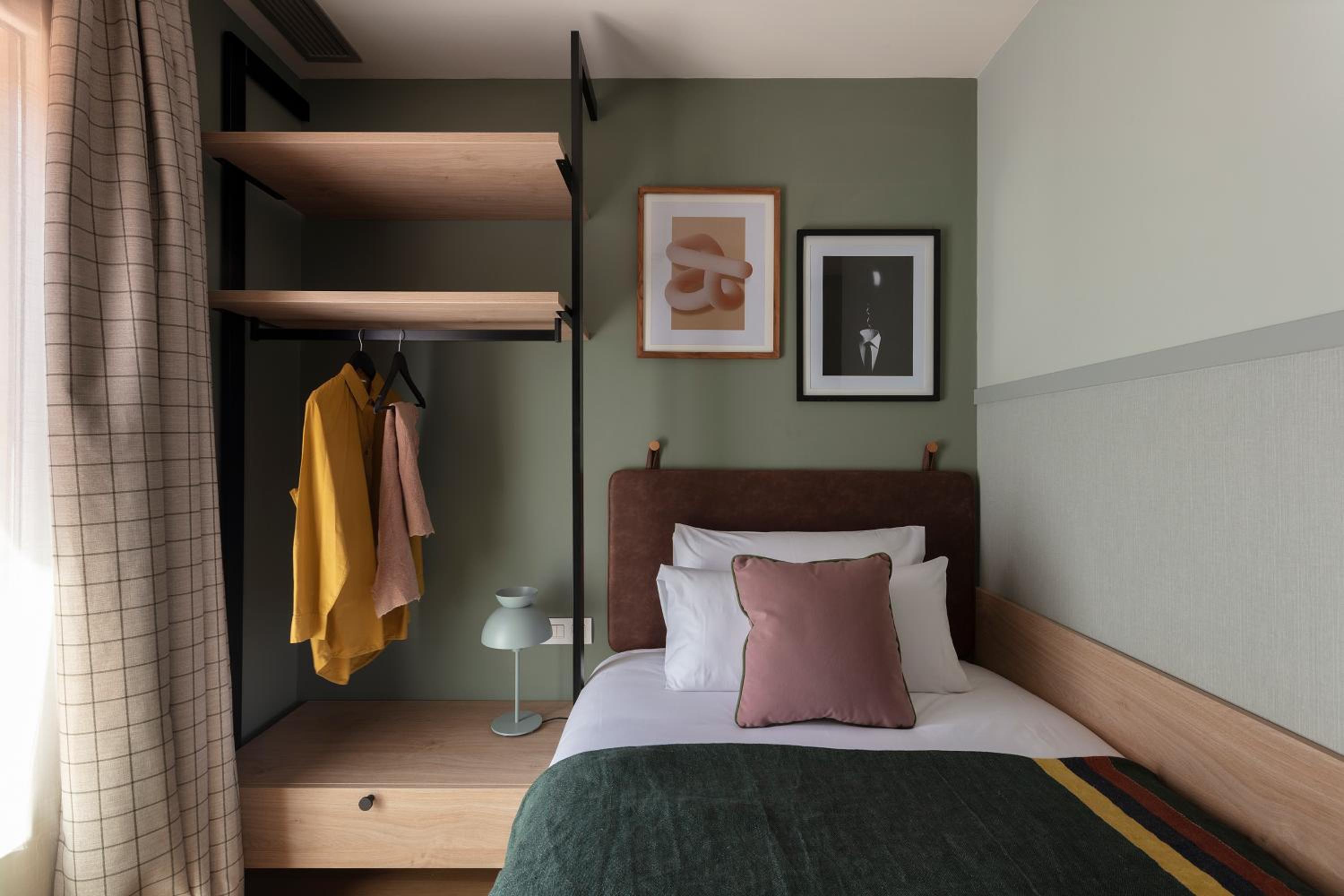 Room, Single