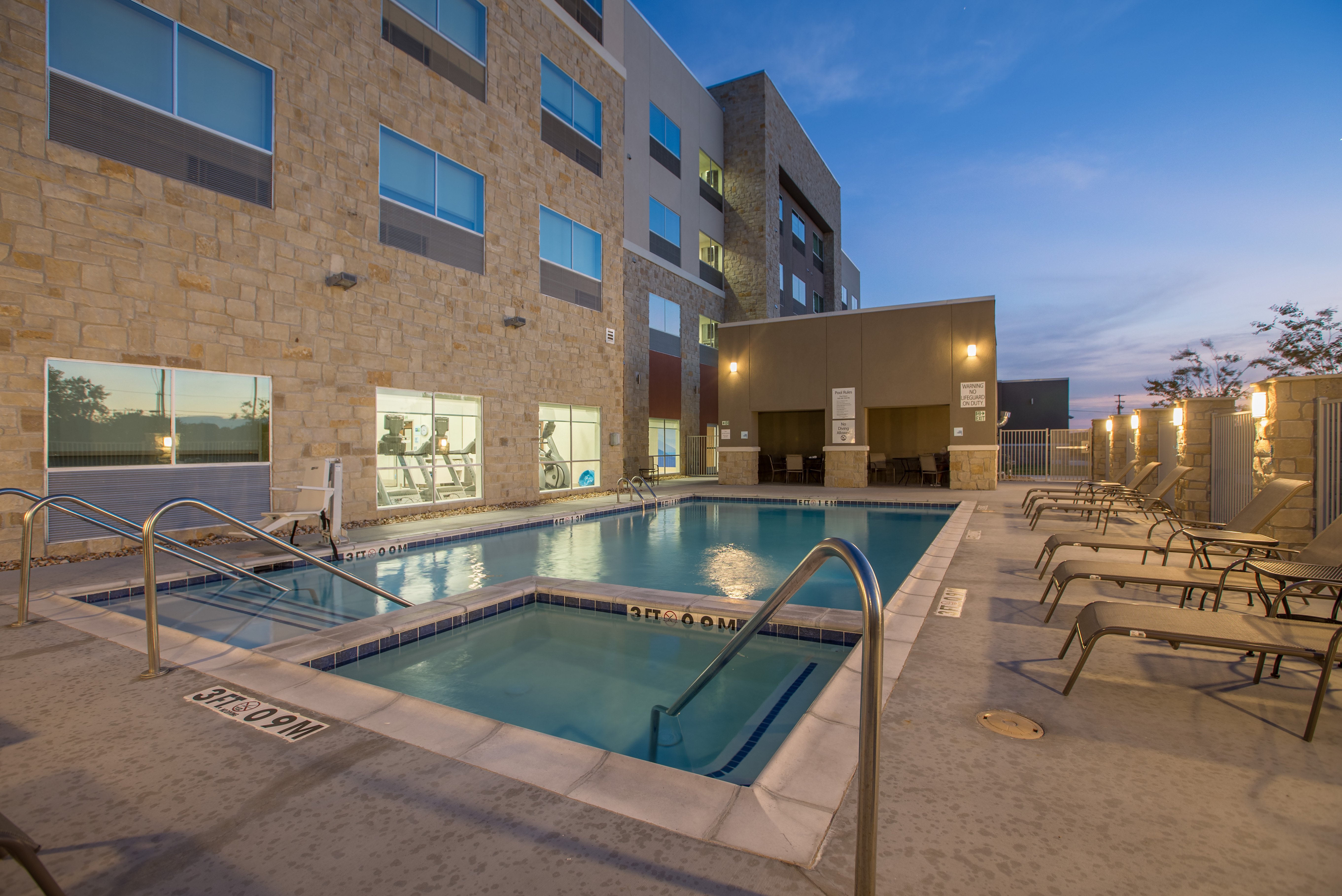 Holiday Inn Express And Suites San Marcos South 32/57