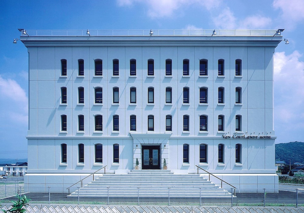 Van Cortlandt Hotel 2/48