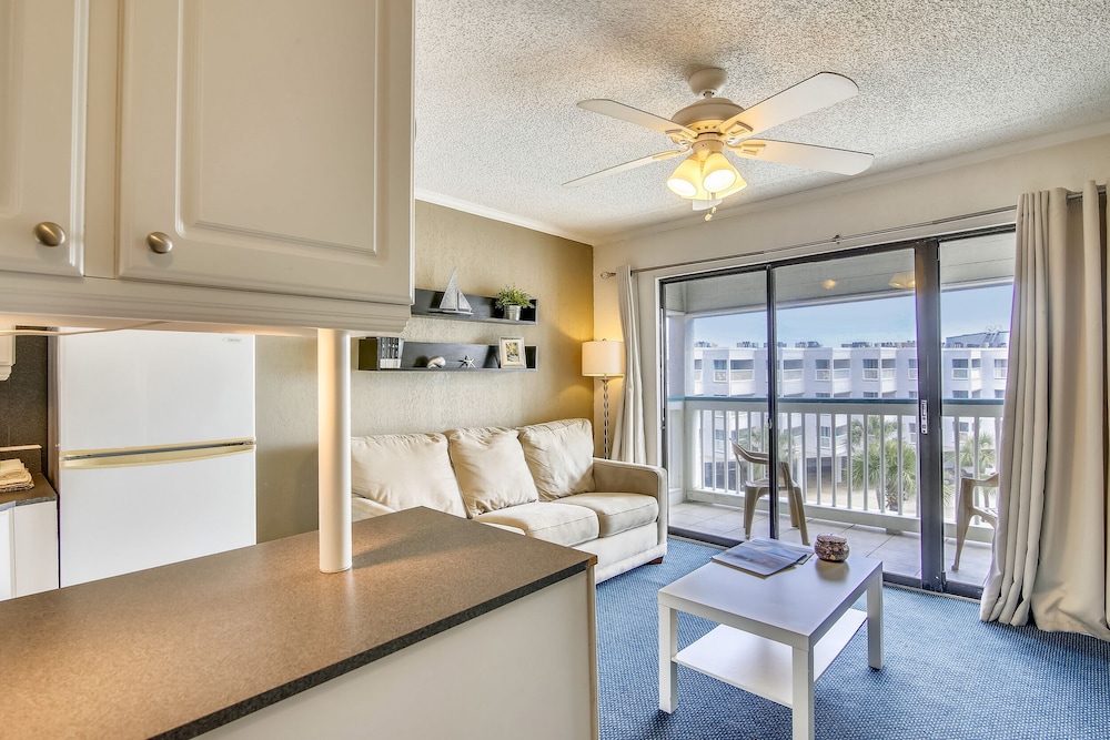 Casa Del Mar Beachfront Suites 50/82