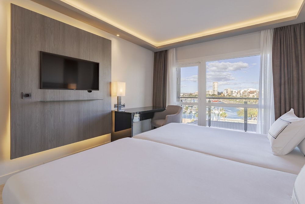 The Level At Melia Alicante 18/68