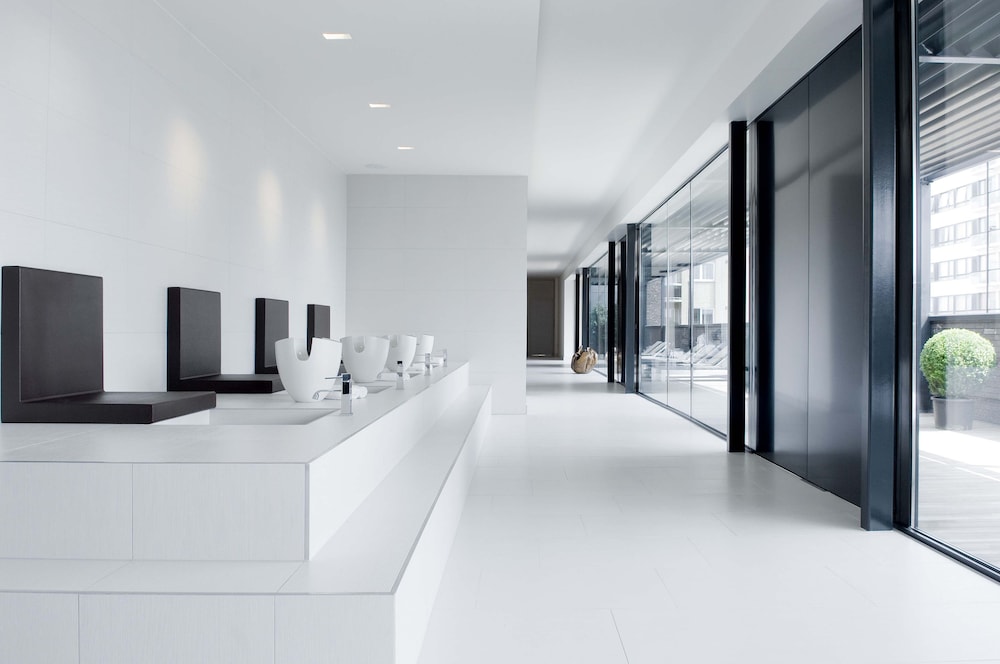 Carbon Hotel 18/61