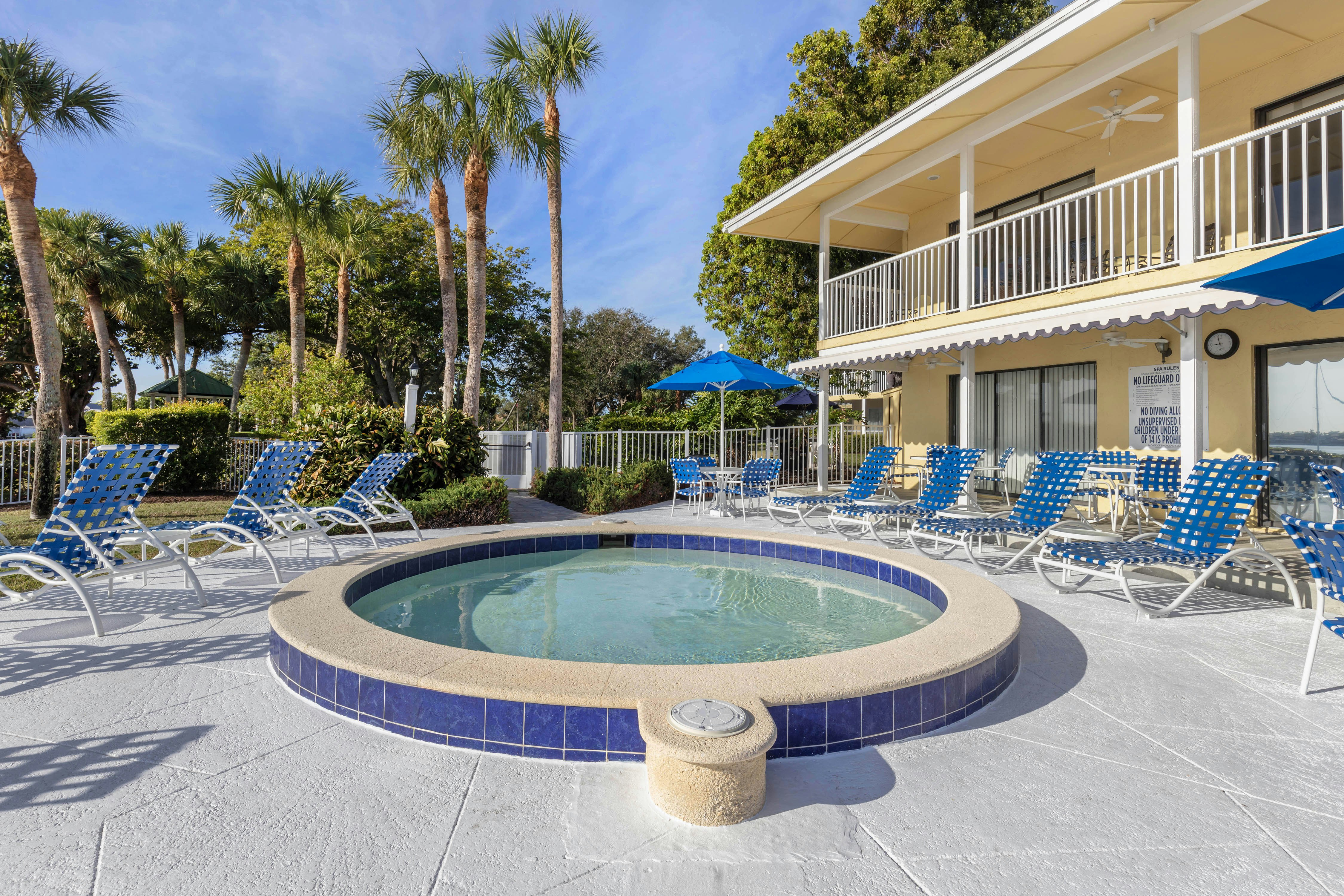 Hilton Vacation Club Charter Club Naples Bay 14/16