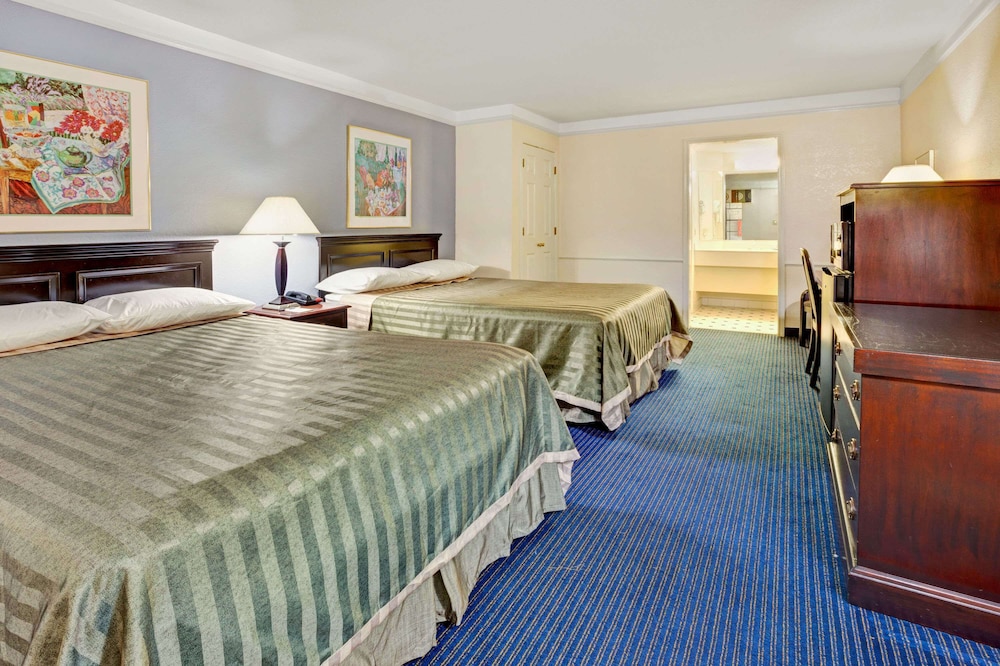 Travelodge by Wyndham North Richland Hills/Dallas/Ft Worth 16/23
