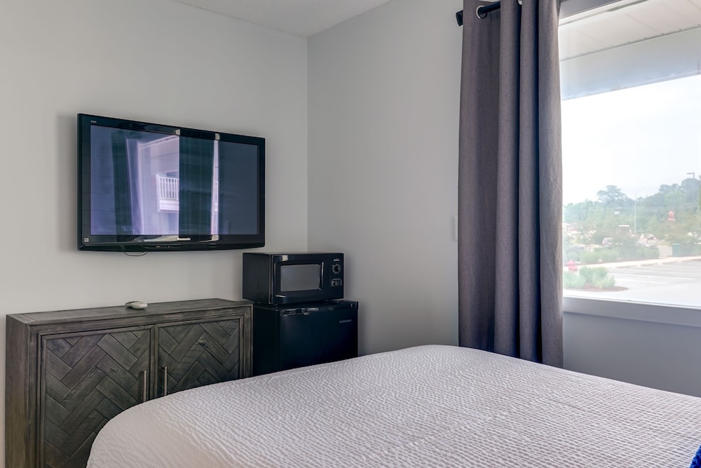 Bedtime Inn & Suites 12/28