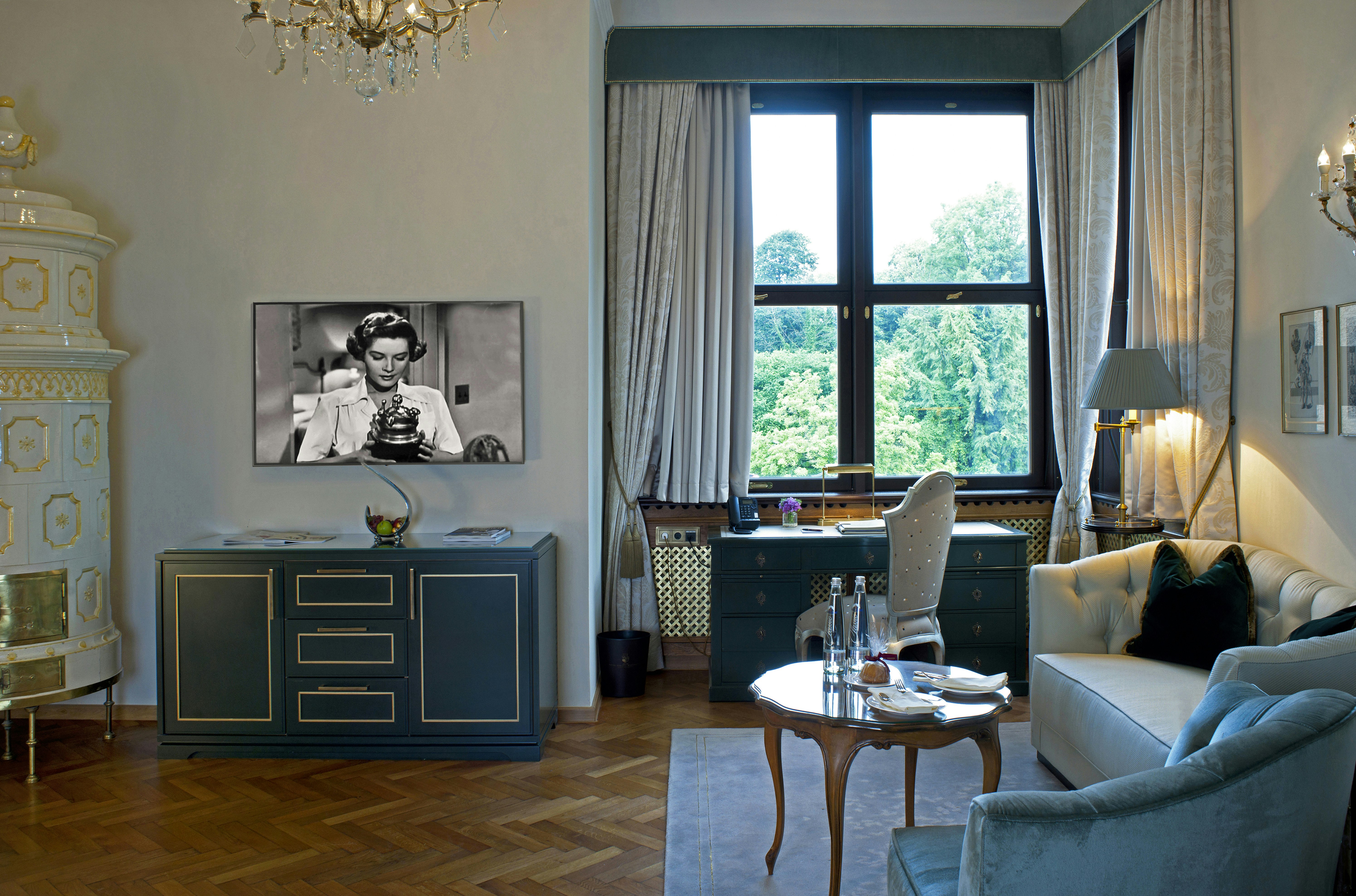 Schloss Monchstein Hotel 53/84