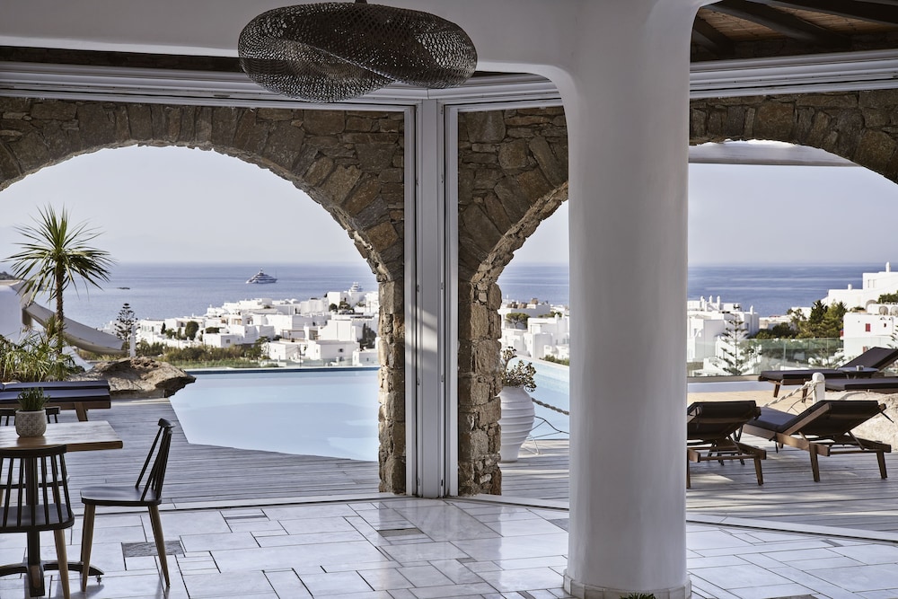 Mr And Mrs White Mykonos 55/72