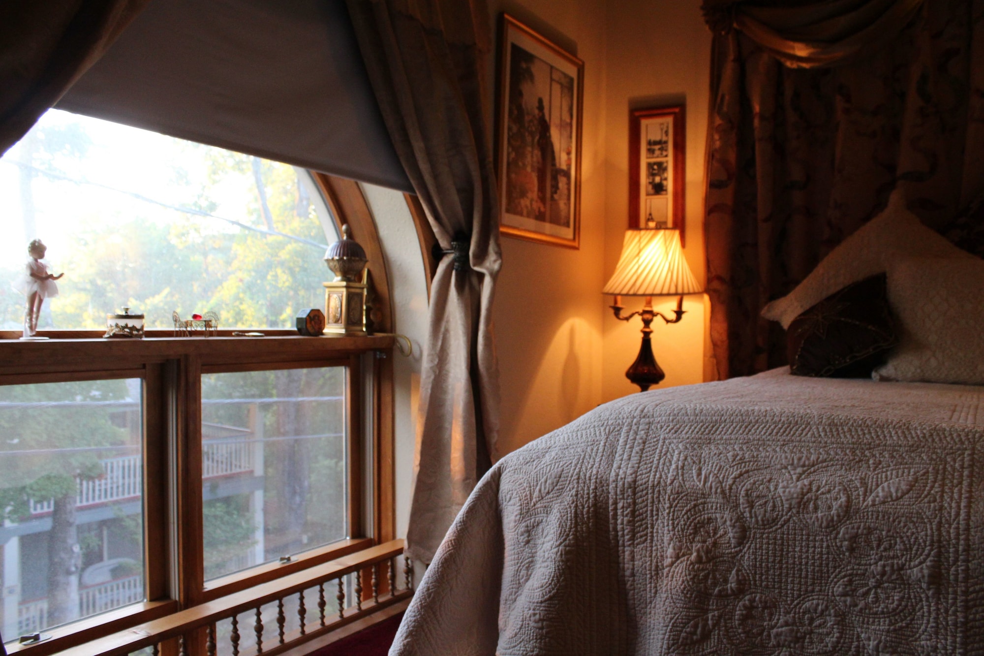 Lodge, Queen Bed