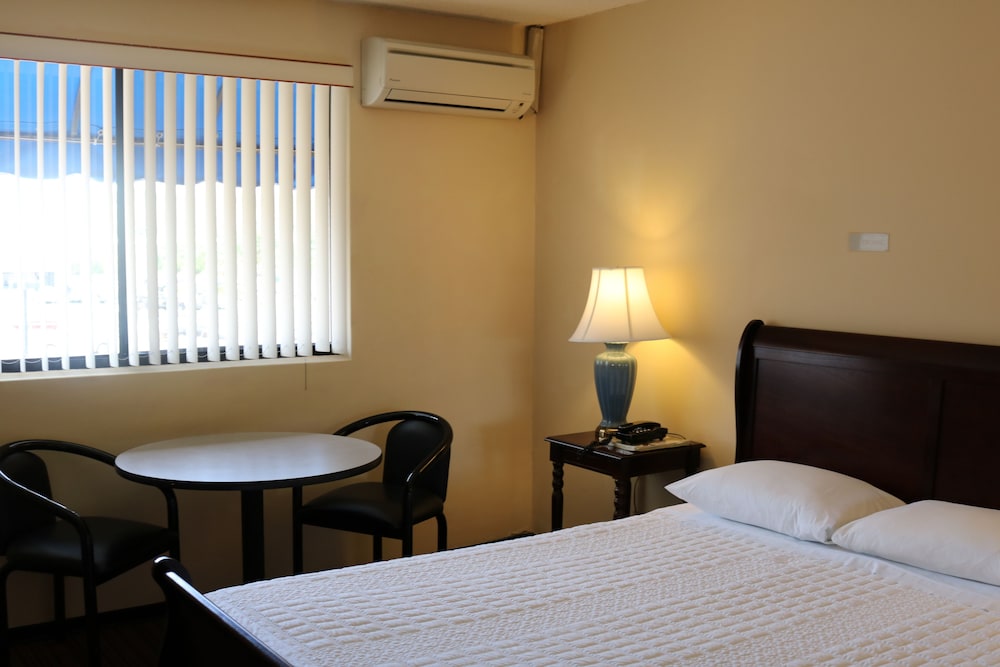 Harmon Loop Hotel 27/36