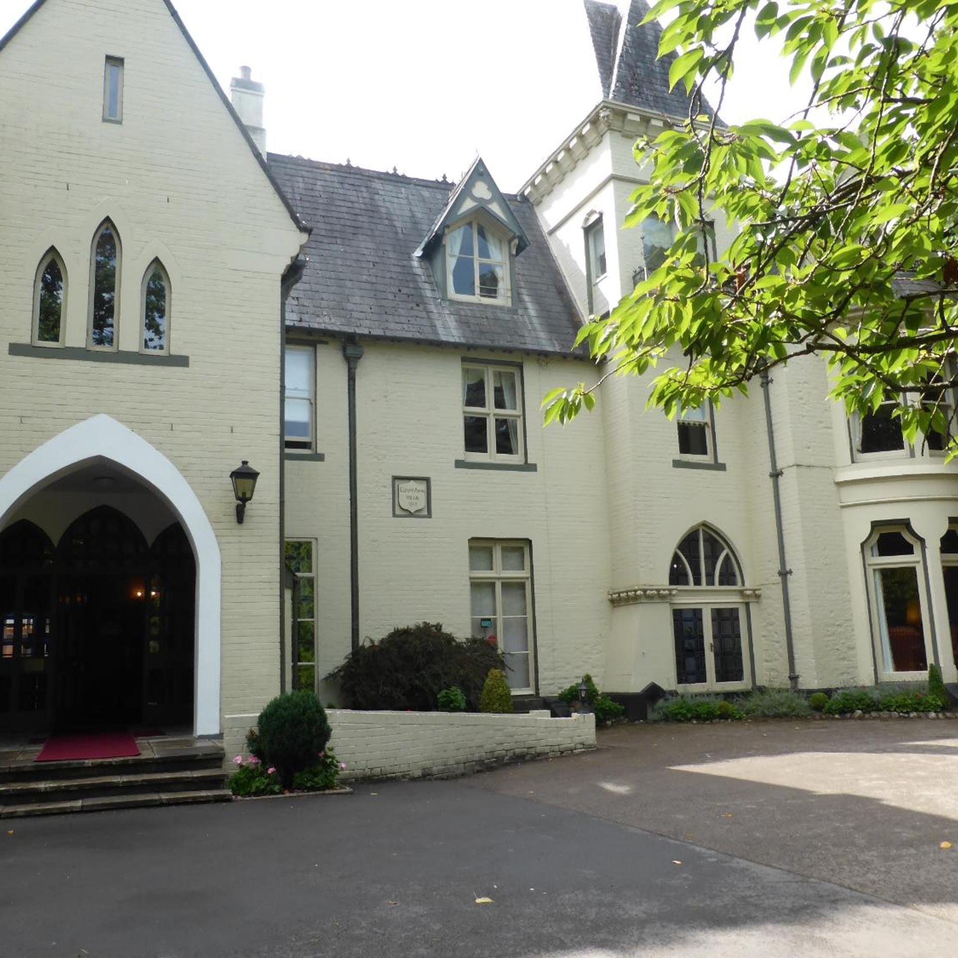 The Glen Yr Afon House Hotel 47/61