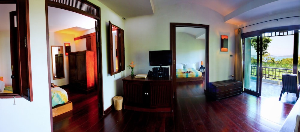 THE KALA SAMUI 32/50