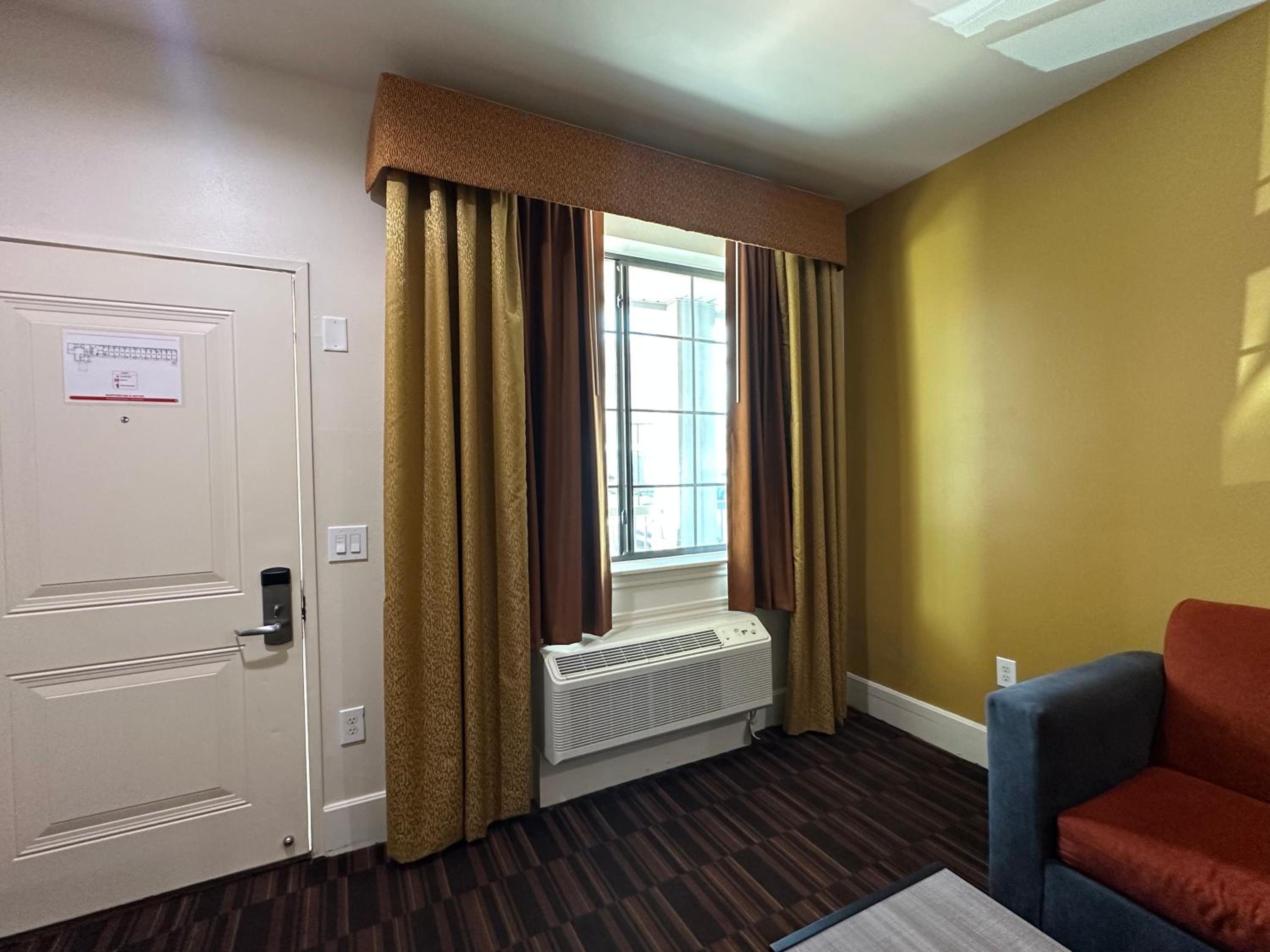 Scottish Inn And Suites 32/53