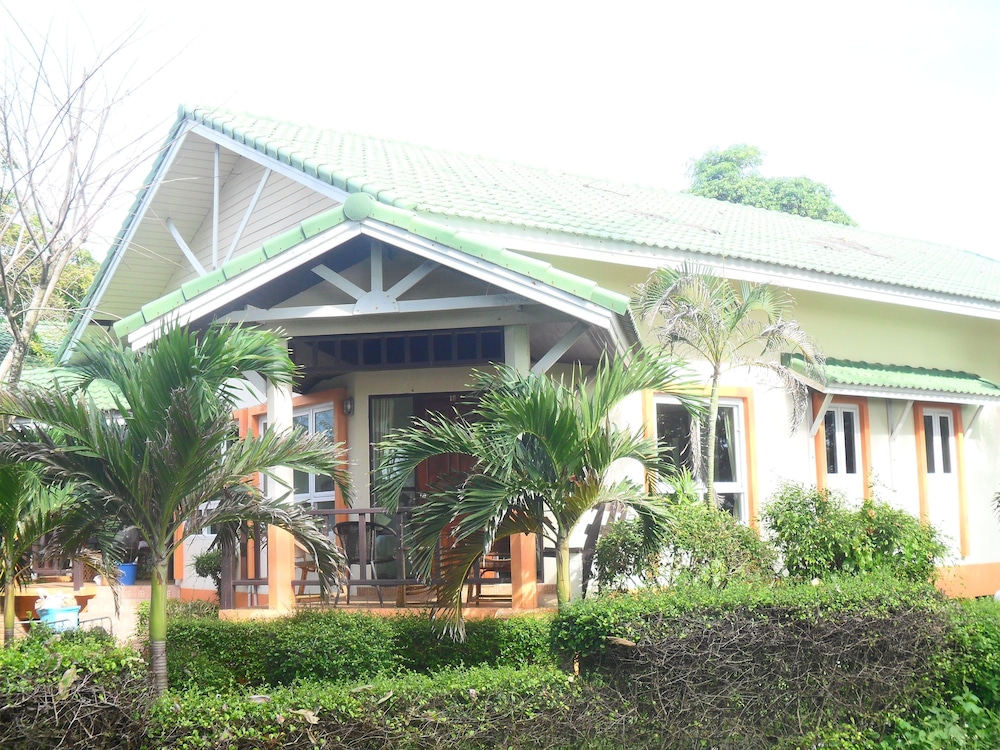 Lanta Palm Beach Resort 5/60